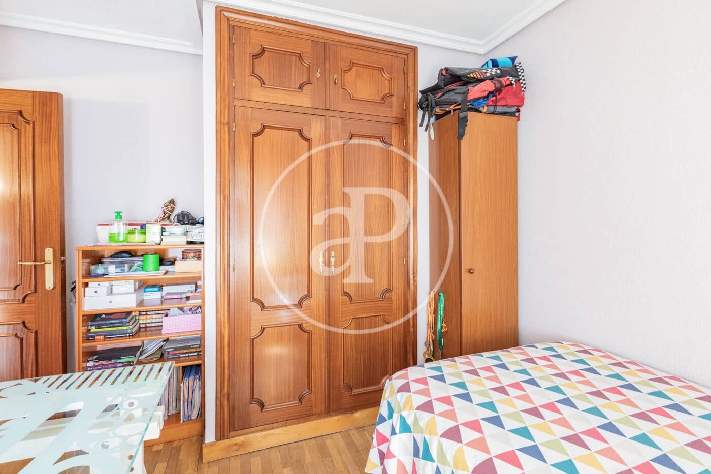 Chalet de 6 habitaciones en Madrid ciudad en venta - 1.300.000 € (Ref: 9896839)
