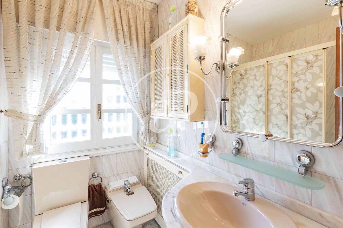 Chalet de 6 habitaciones en Madrid ciudad en venta - 1.300.000 € (Ref: 9896839)