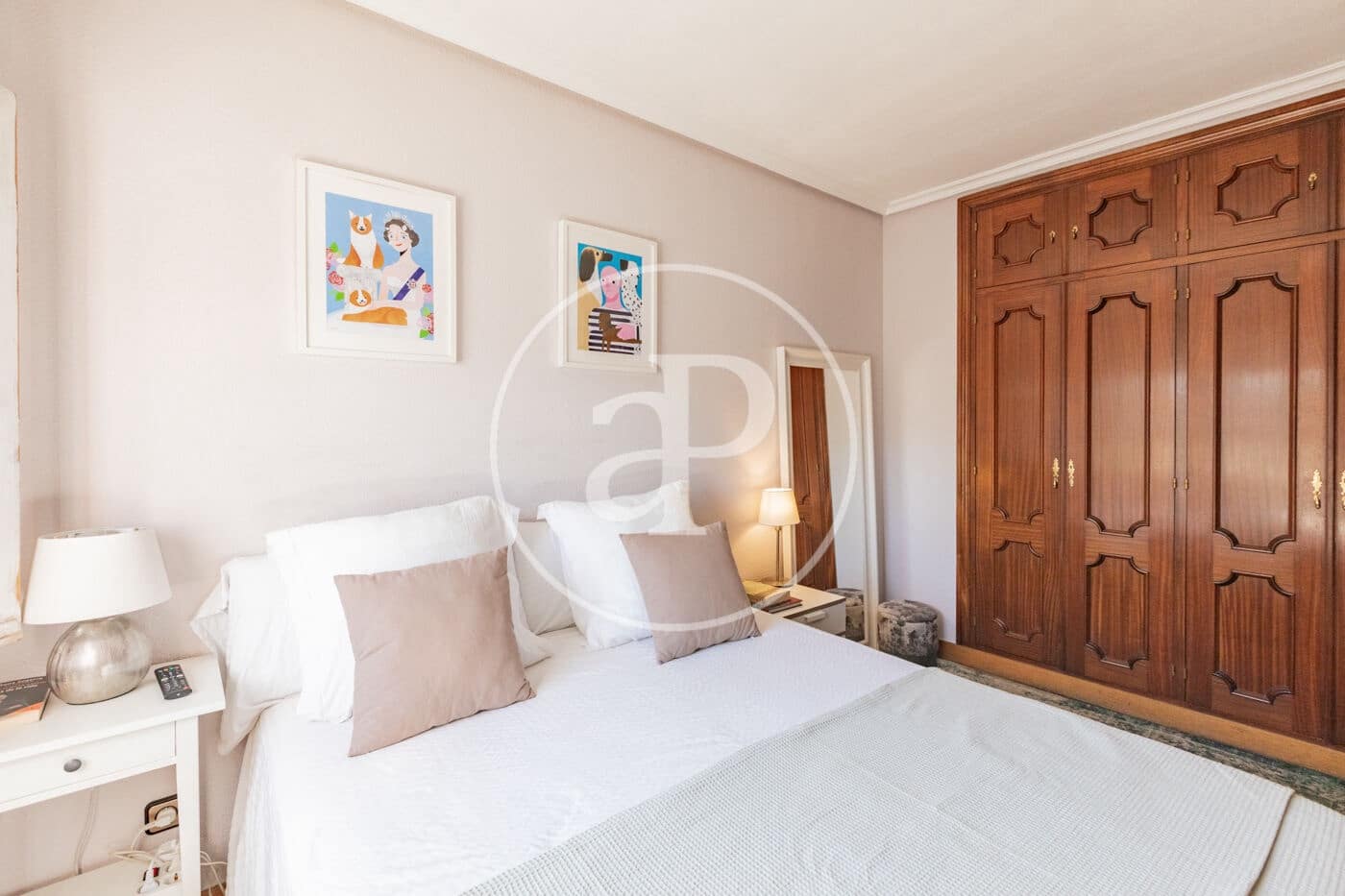 Chalet de 6 habitaciones en Madrid ciudad en venta - 1.300.000 € (Ref: 9896839)