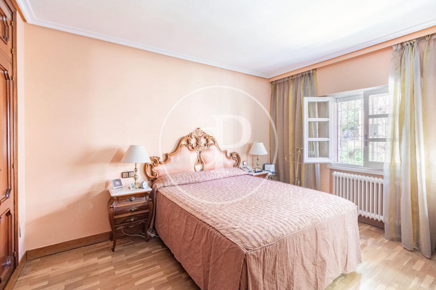 Chalet de 6 habitaciones en Madrid ciudad en venta - 1.300.000 € (Ref: 9896839)