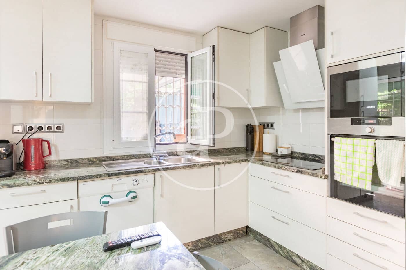Chalet de 6 habitaciones en Madrid ciudad en venta - 1.300.000 € (Ref: 9896839)