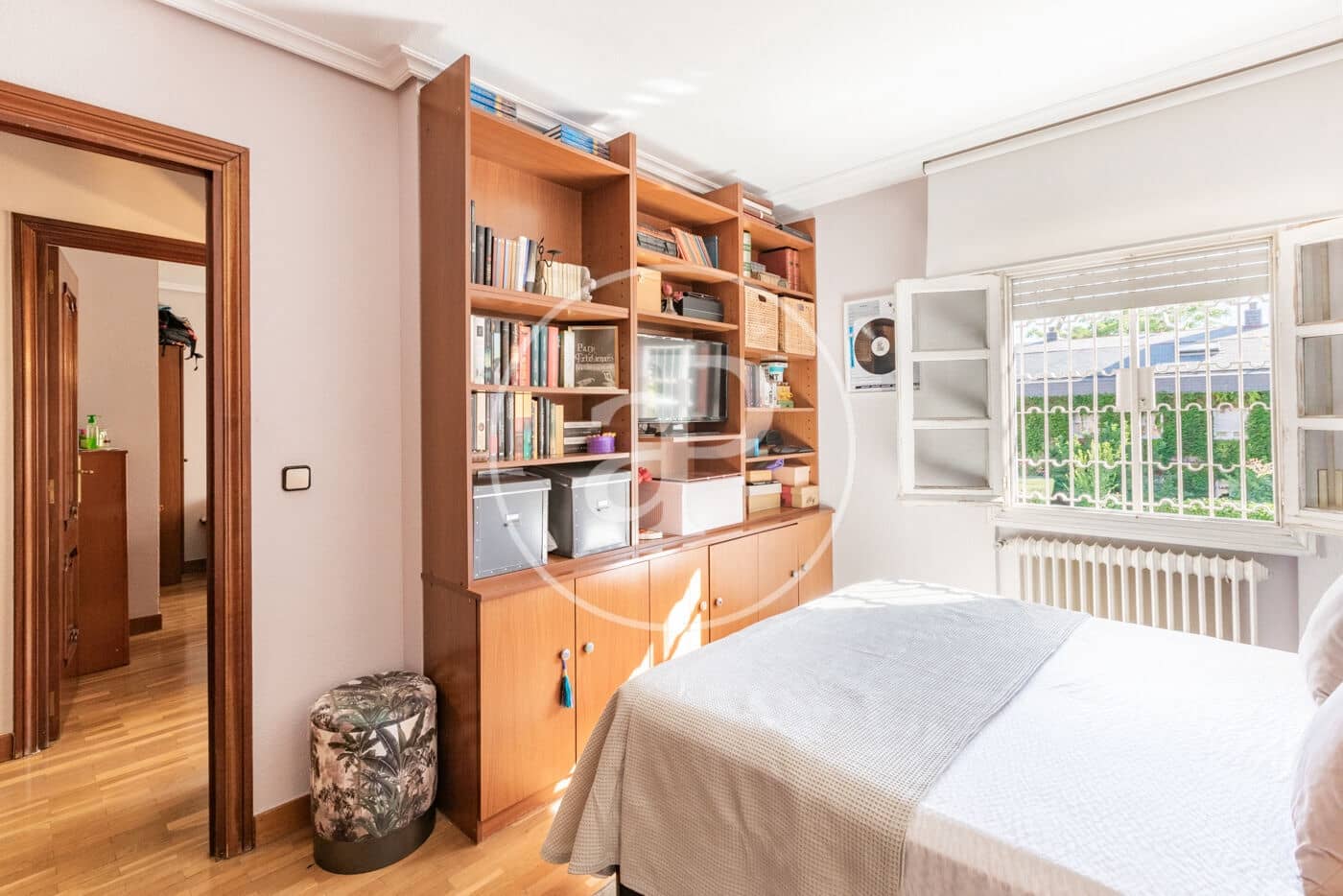 Chalet de 6 habitaciones en Madrid ciudad en venta - 1.300.000 € (Ref: 9896839)