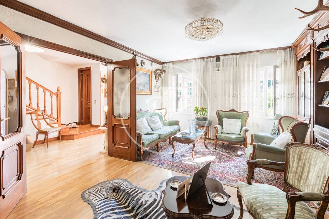 Chalet de 6 habitaciones en Madrid ciudad en venta - 1.300.000 € (Ref: 9896839)