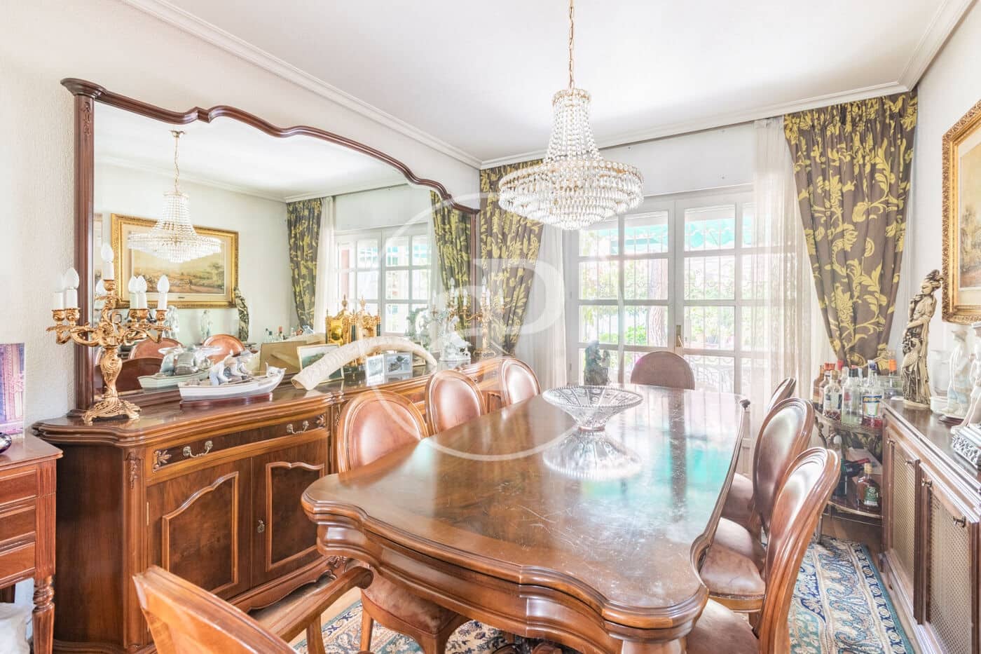Chalet de 6 habitaciones en Madrid ciudad en venta - 1.300.000 € (Ref: 9896839)