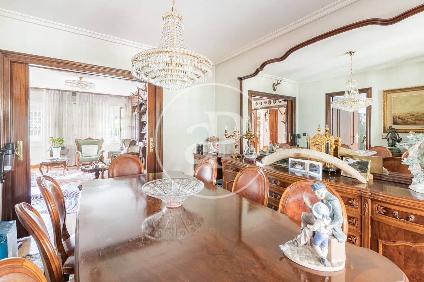 Chalet de 6 habitaciones en Madrid ciudad en venta - 1.300.000 € (Ref: 9896839)