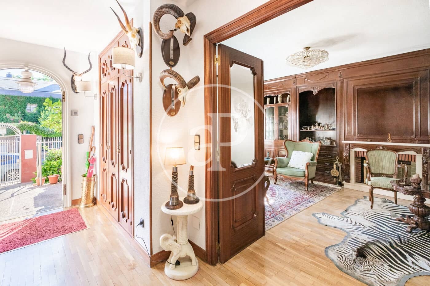 Chalet de 6 habitaciones en Madrid ciudad en venta - 1.300.000 € (Ref: 9896839)