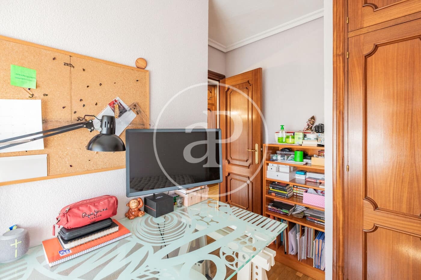 Chalet de 6 habitaciones en Madrid ciudad en venta - 1.300.000 € (Ref: 9896839)