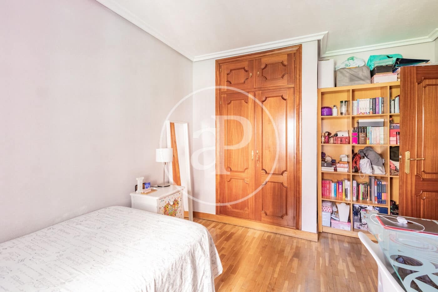 Chalet de 6 habitaciones en Madrid ciudad en venta - 1.300.000 € (Ref: 9896839)