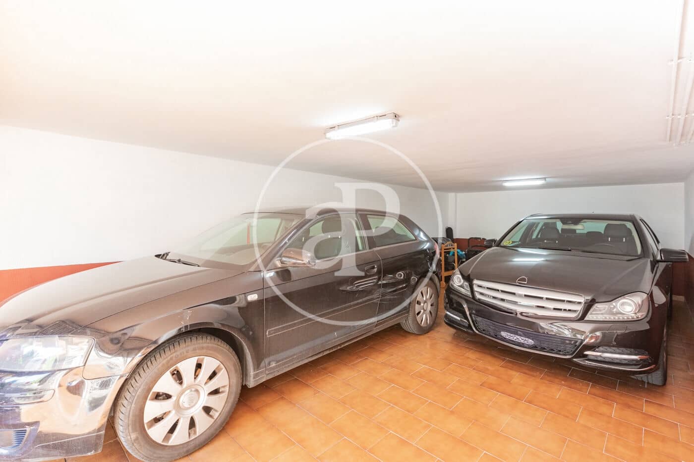 Chalet de 6 habitaciones en Madrid ciudad en venta - 1.300.000 € (Ref: 9896839)