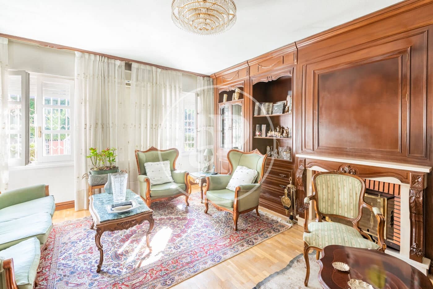 Chalet de 6 habitaciones en Madrid ciudad en venta - 1.300.000 € (Ref: 9896839)