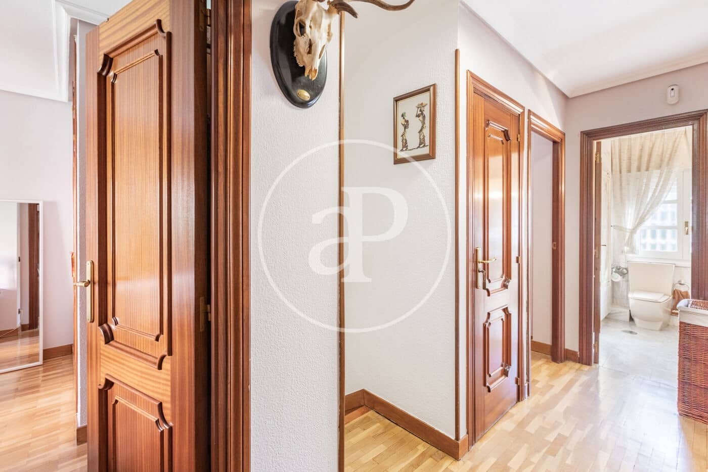 Chalet de 6 habitaciones en Madrid ciudad en venta - 1.300.000 € (Ref: 9896839)