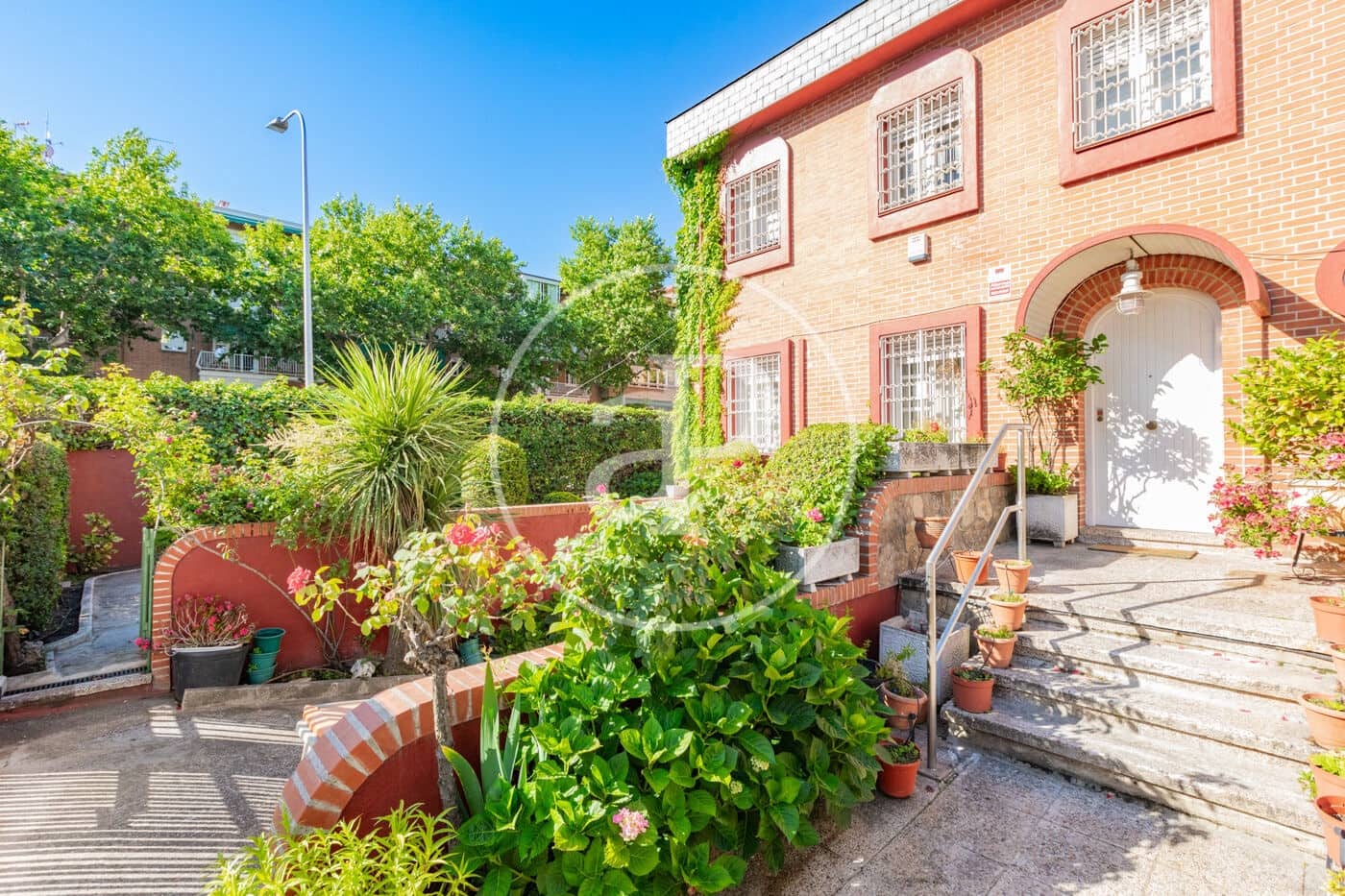 Chalet de 6 habitaciones en Madrid ciudad en venta - 1.300.000 € (Ref: 9896839)