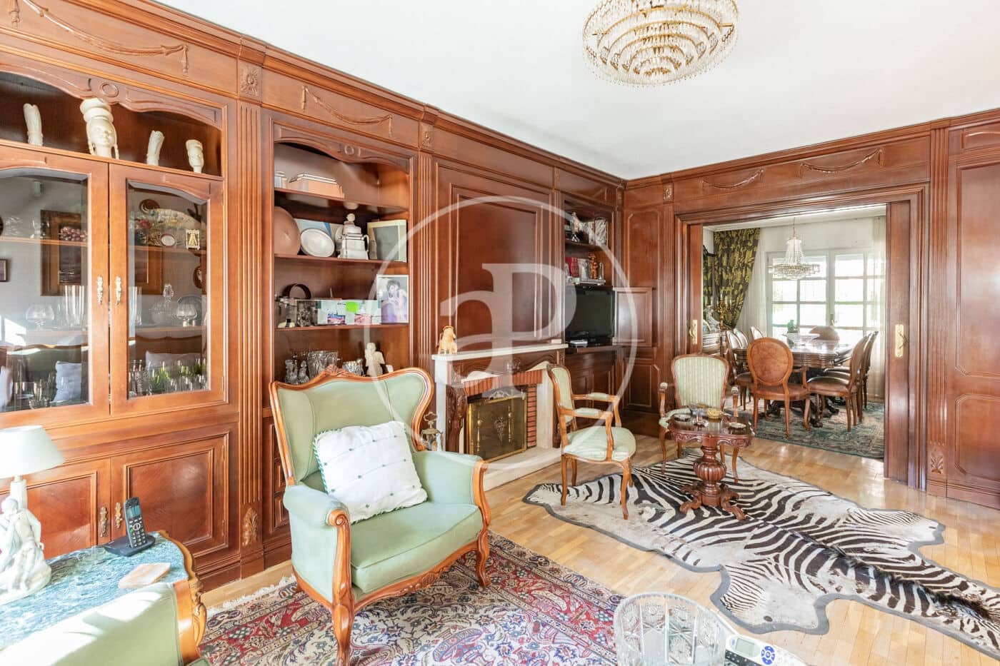 Chalet de 6 habitaciones en Madrid ciudad en venta - 1.300.000 € (Ref: 9896839)