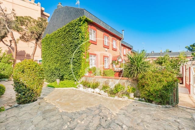 Chalet de 6 habitaciones en Canillejas, Madrid ciudad en venta - 1.300.000 € (Ref: 9896839)
