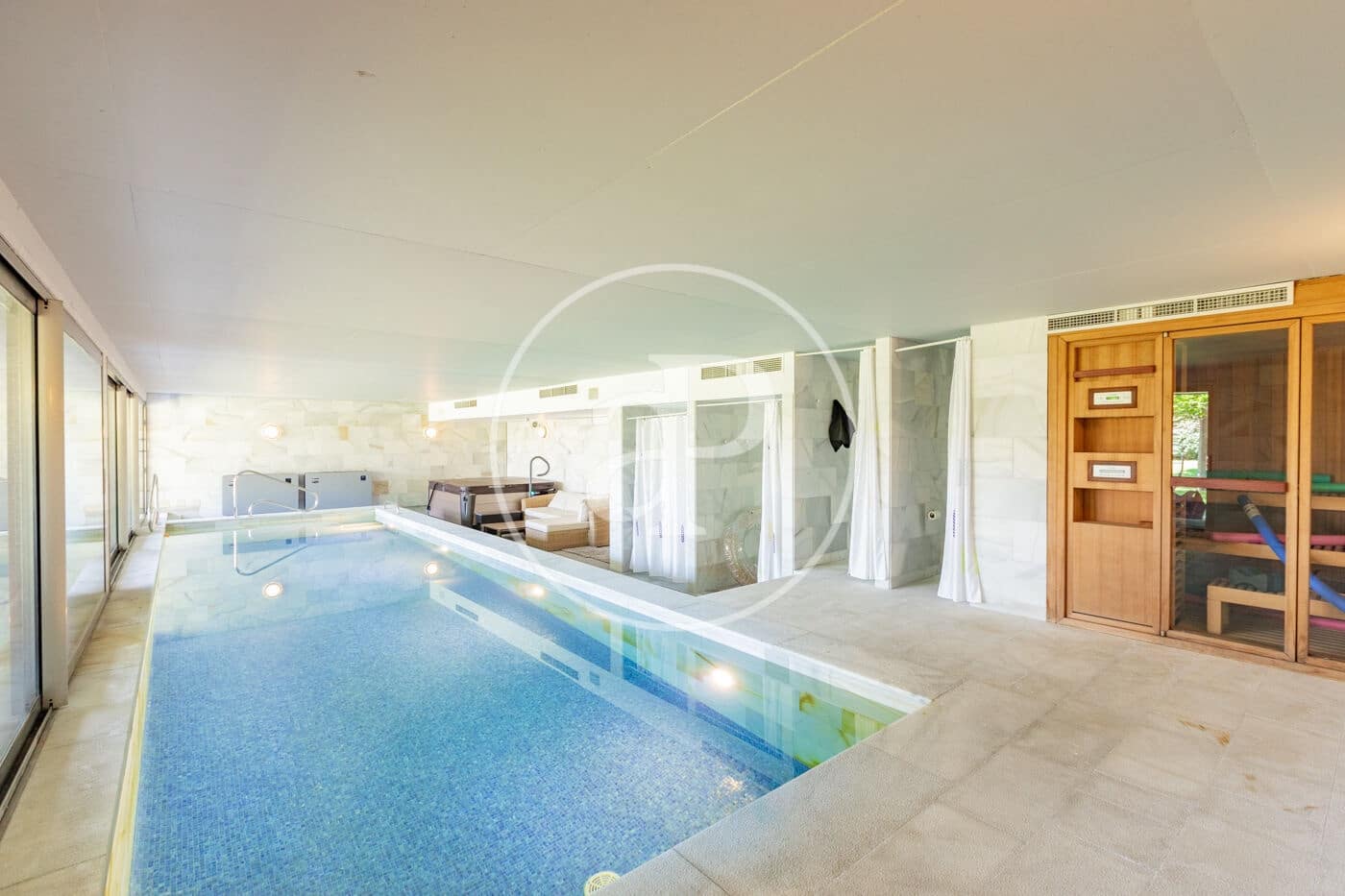 Chalet de 6 habitaciones en Madrid ciudad en venta con piscina - 5.490.000 € (Ref: 9896840)