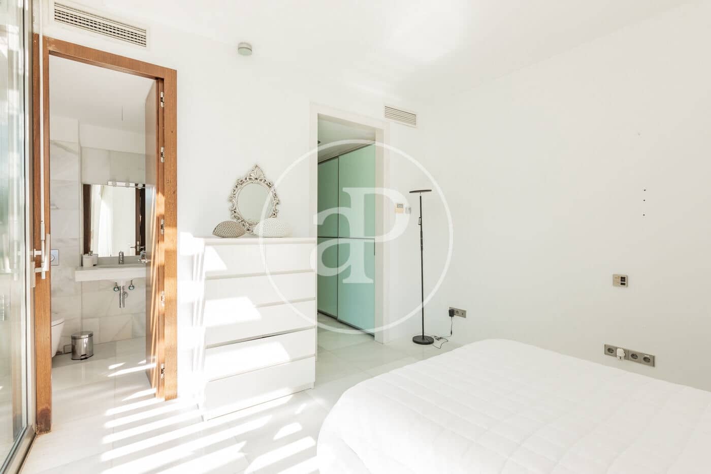 Chalet de 6 habitaciones en Madrid ciudad en venta con piscina - 5.490.000 € (Ref: 9896840)