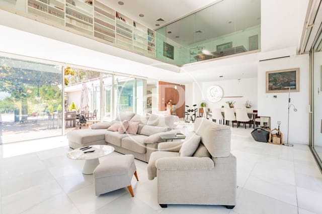 Chalet de 6 habitaciones en Aravaca, Madrid ciudad en venta con piscina - 5.490.000 € (Ref: 9896840)
