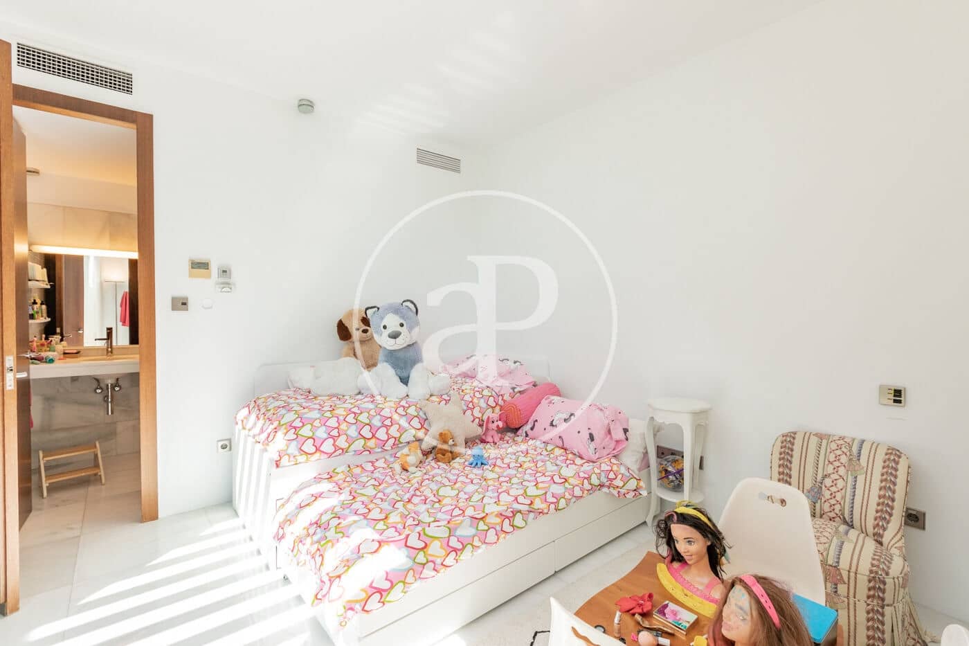 Chalet de 6 habitaciones en Madrid ciudad en venta con piscina - 5.490.000 € (Ref: 9896840)