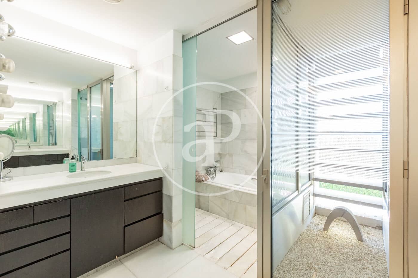 Chalet de 6 habitaciones en Madrid ciudad en venta con piscina - 5.490.000 € (Ref: 9896840)