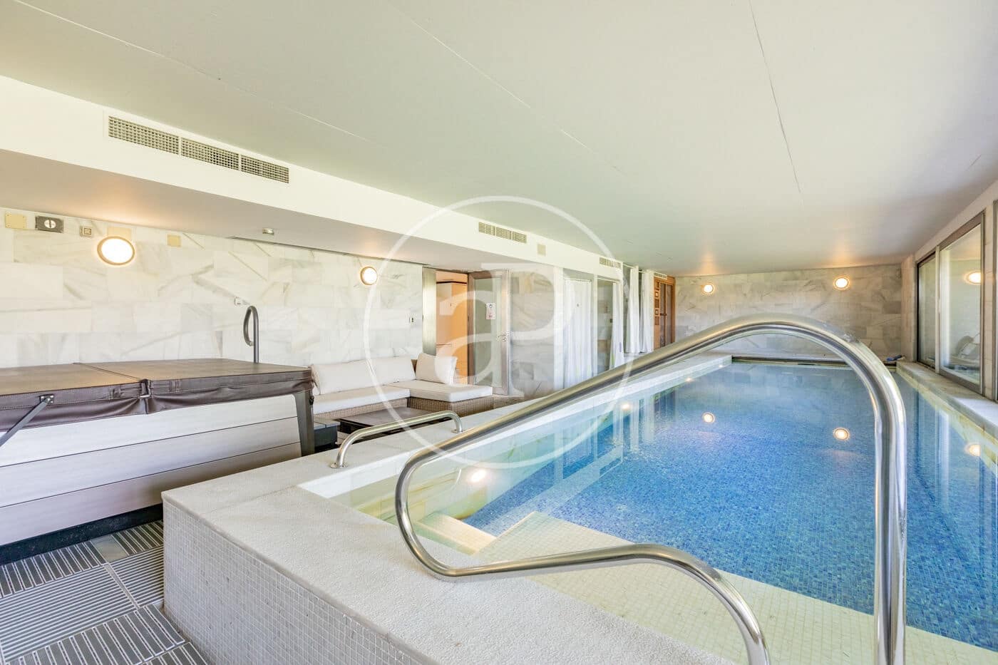 Chalet de 6 habitaciones en Madrid ciudad en venta con piscina - 5.490.000 € (Ref: 9896840)