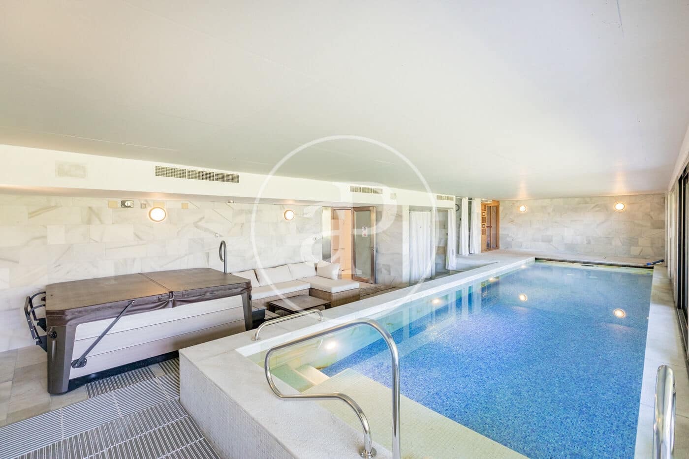 Chalet de 6 habitaciones en Madrid ciudad en venta con piscina - 5.490.000 € (Ref: 9896840)