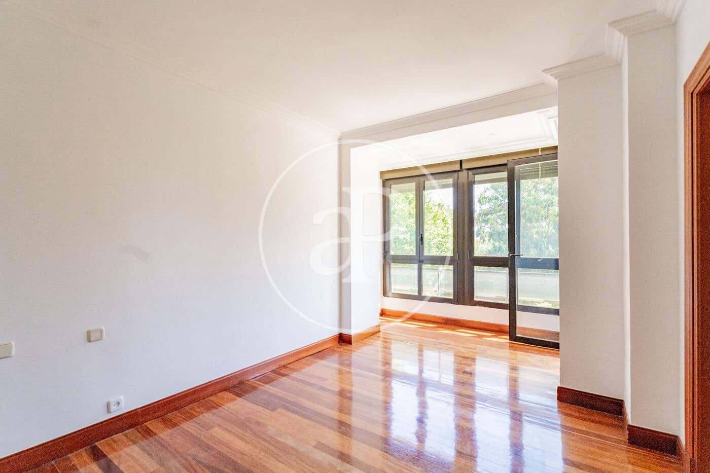4 quarto Apartamento para arrendar em Madrid cidade com piscina garagem - 6 000 € (Ref: 9899654)