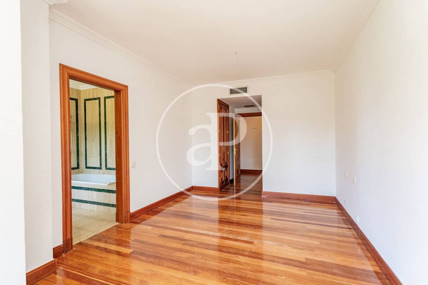 4 quarto Apartamento para arrendar em Madrid cidade com piscina garagem - 6 000 € (Ref: 9899654)
