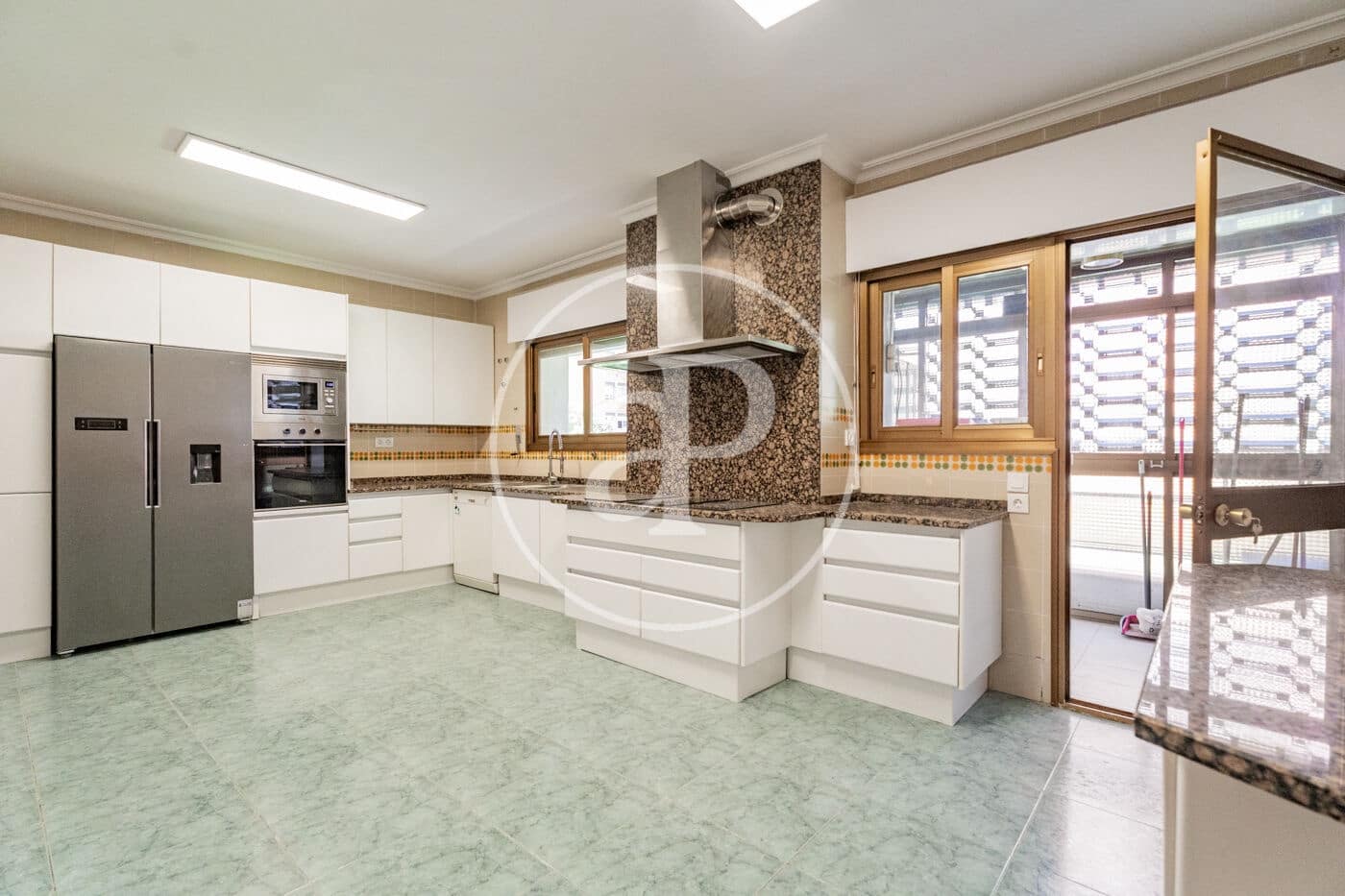 4 quarto Apartamento para arrendar em Madrid cidade com piscina garagem - 6 000 € (Ref: 9899654)