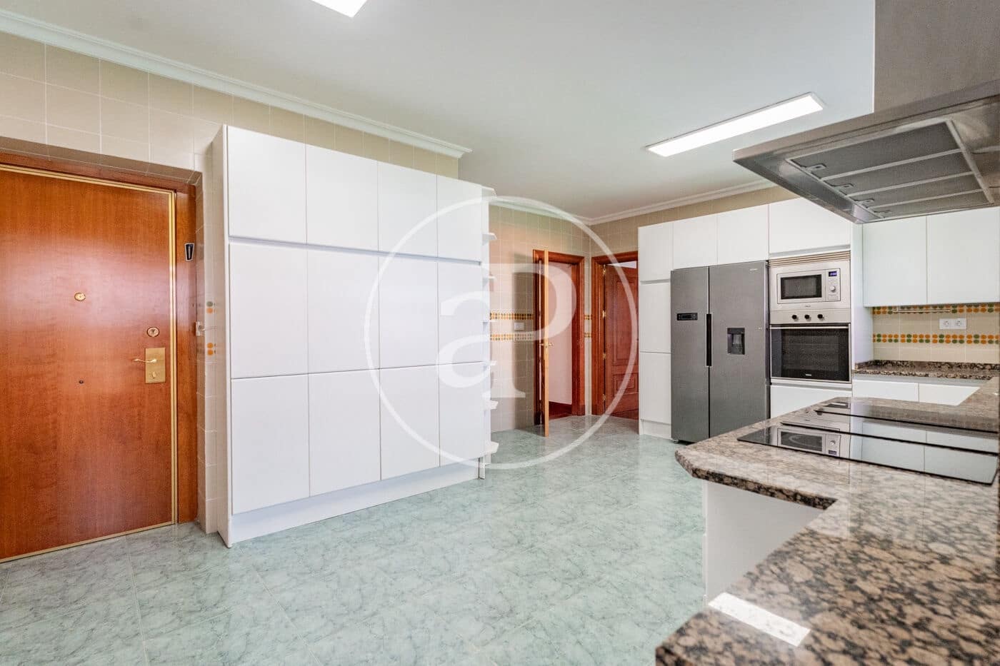 4 quarto Apartamento para arrendar em Madrid cidade com piscina garagem - 6 000 € (Ref: 9899654)