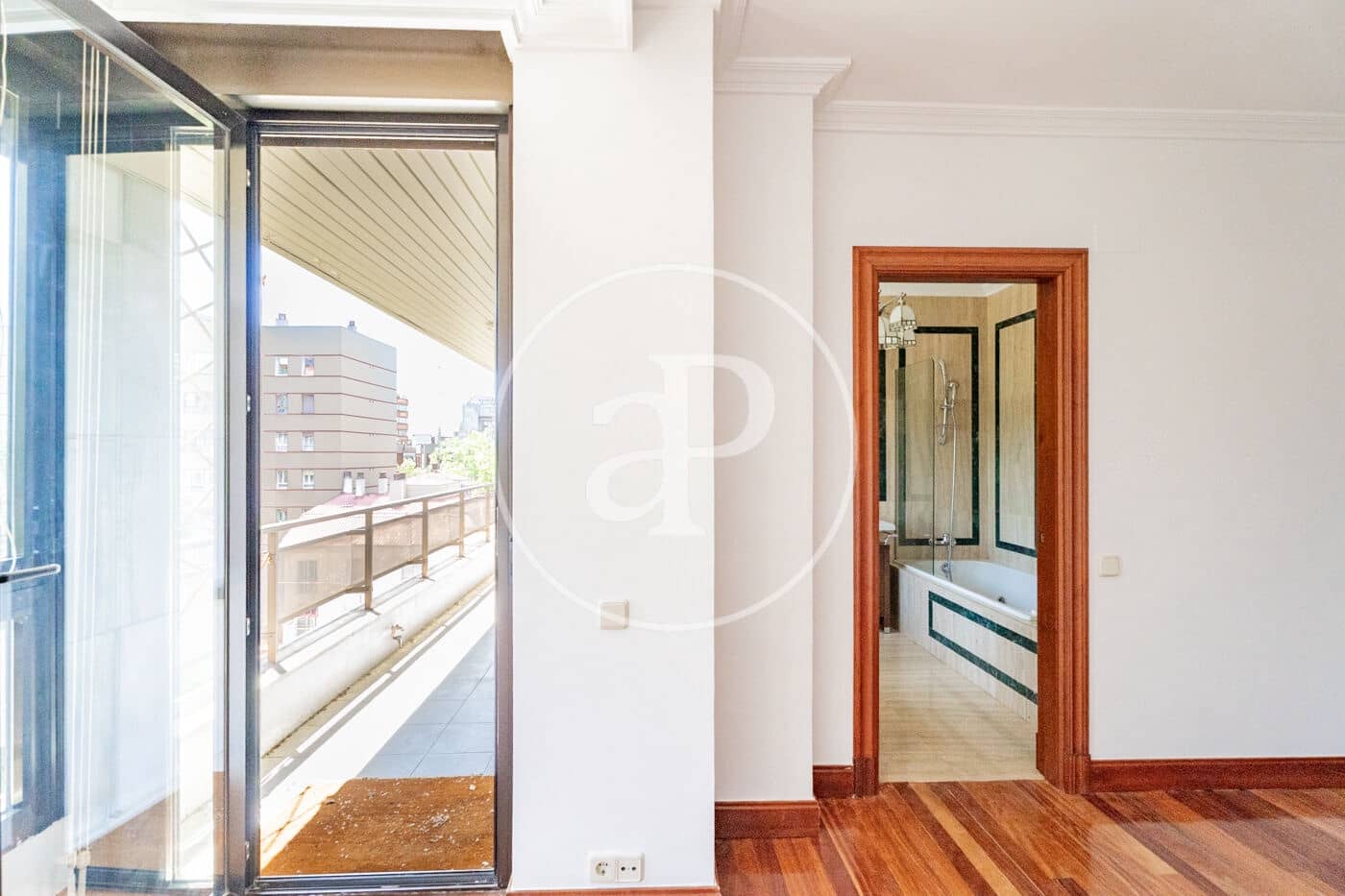 4 quarto Apartamento para arrendar em Madrid cidade com piscina garagem - 6 000 € (Ref: 9899654)