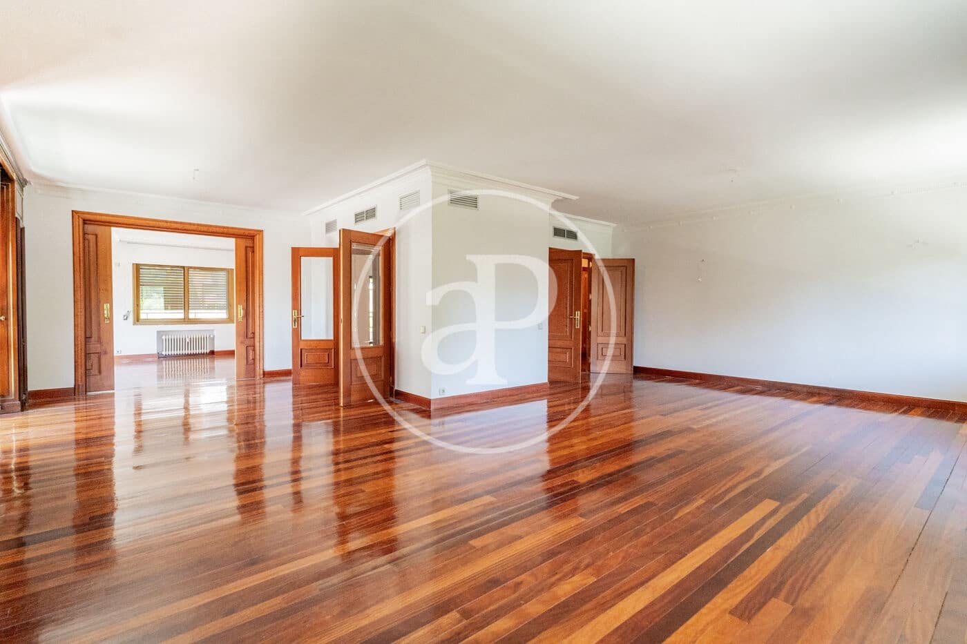 4 quarto Apartamento para arrendar em Madrid cidade com piscina garagem - 6 000 € (Ref: 9899654)