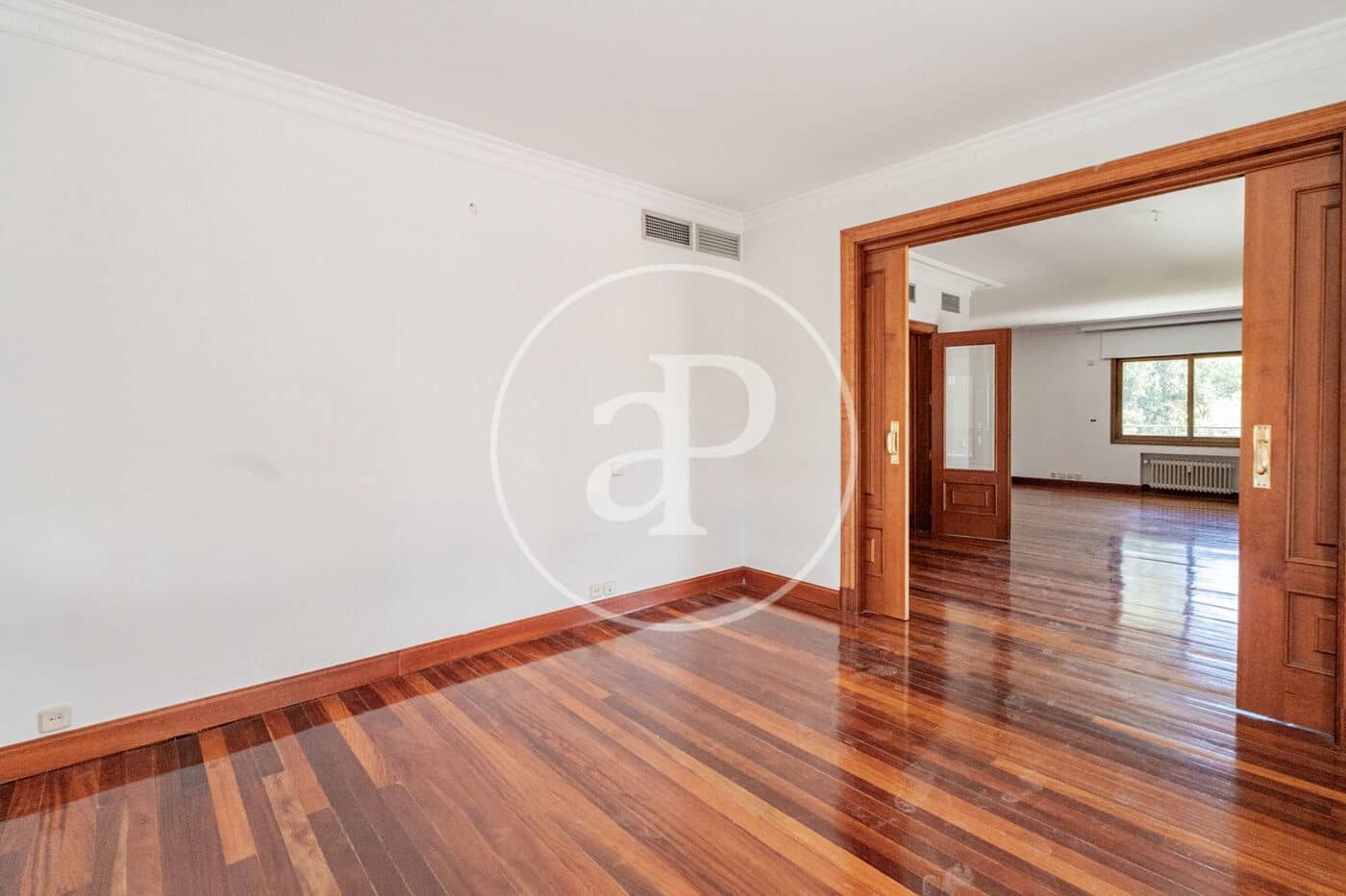 4 quarto Apartamento para arrendar em Madrid cidade com piscina garagem - 6 000 € (Ref: 9899654)