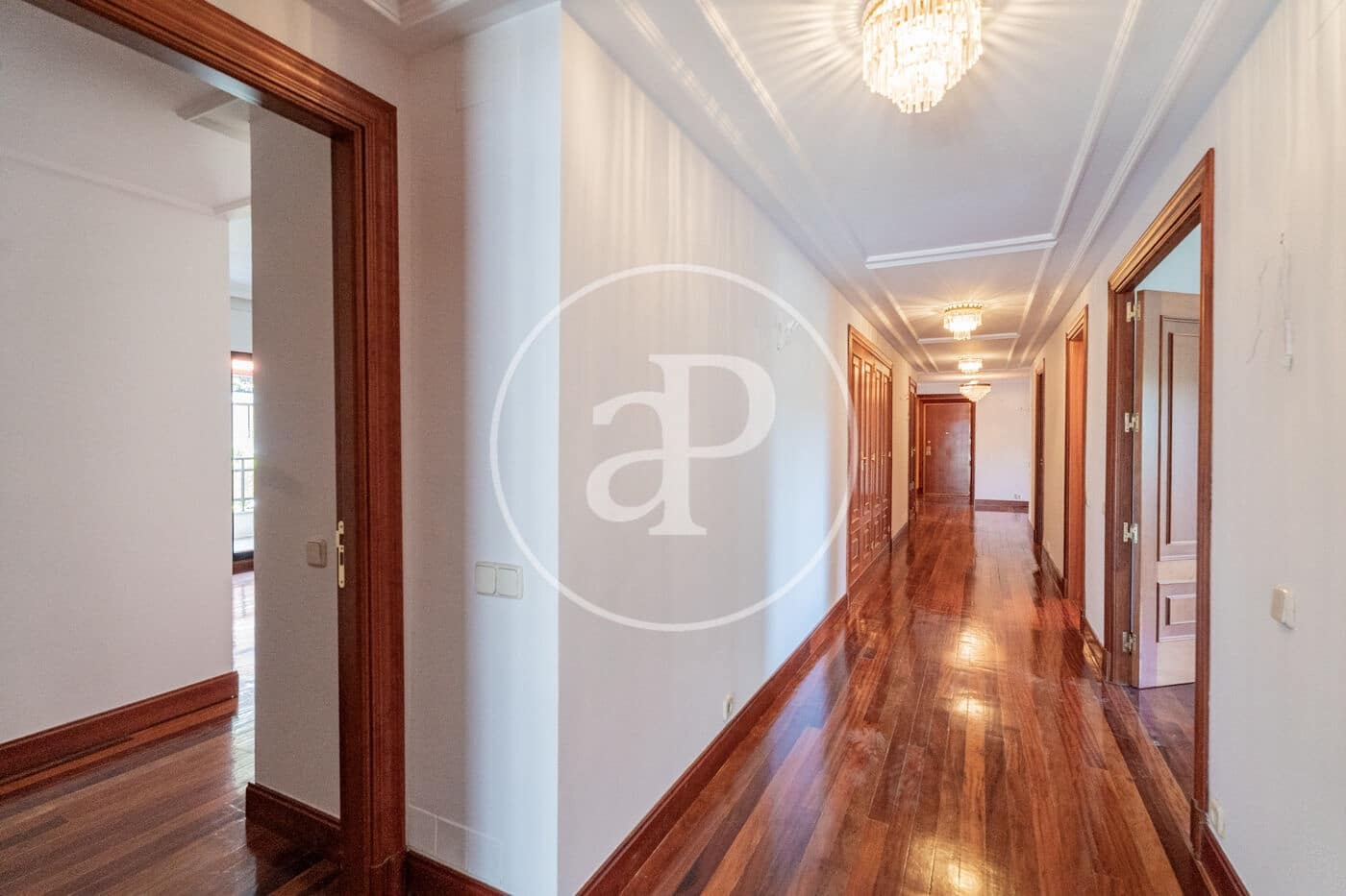 4 quarto Apartamento para arrendar em Madrid cidade com piscina garagem - 6 000 € (Ref: 9899654)