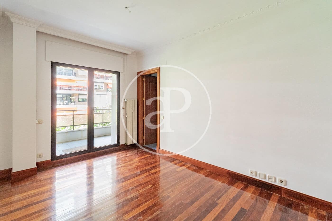 4 quarto Apartamento para arrendar em Madrid cidade com piscina garagem - 6 000 € (Ref: 9899654)