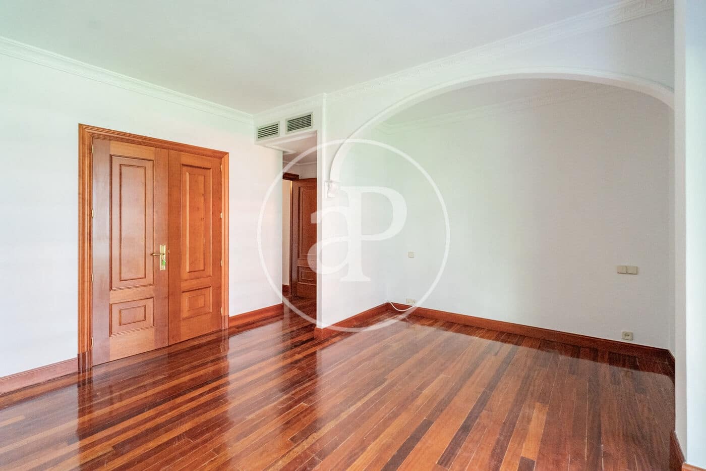 4 quarto Apartamento para arrendar em Madrid cidade com piscina garagem - 6 000 € (Ref: 9899654)