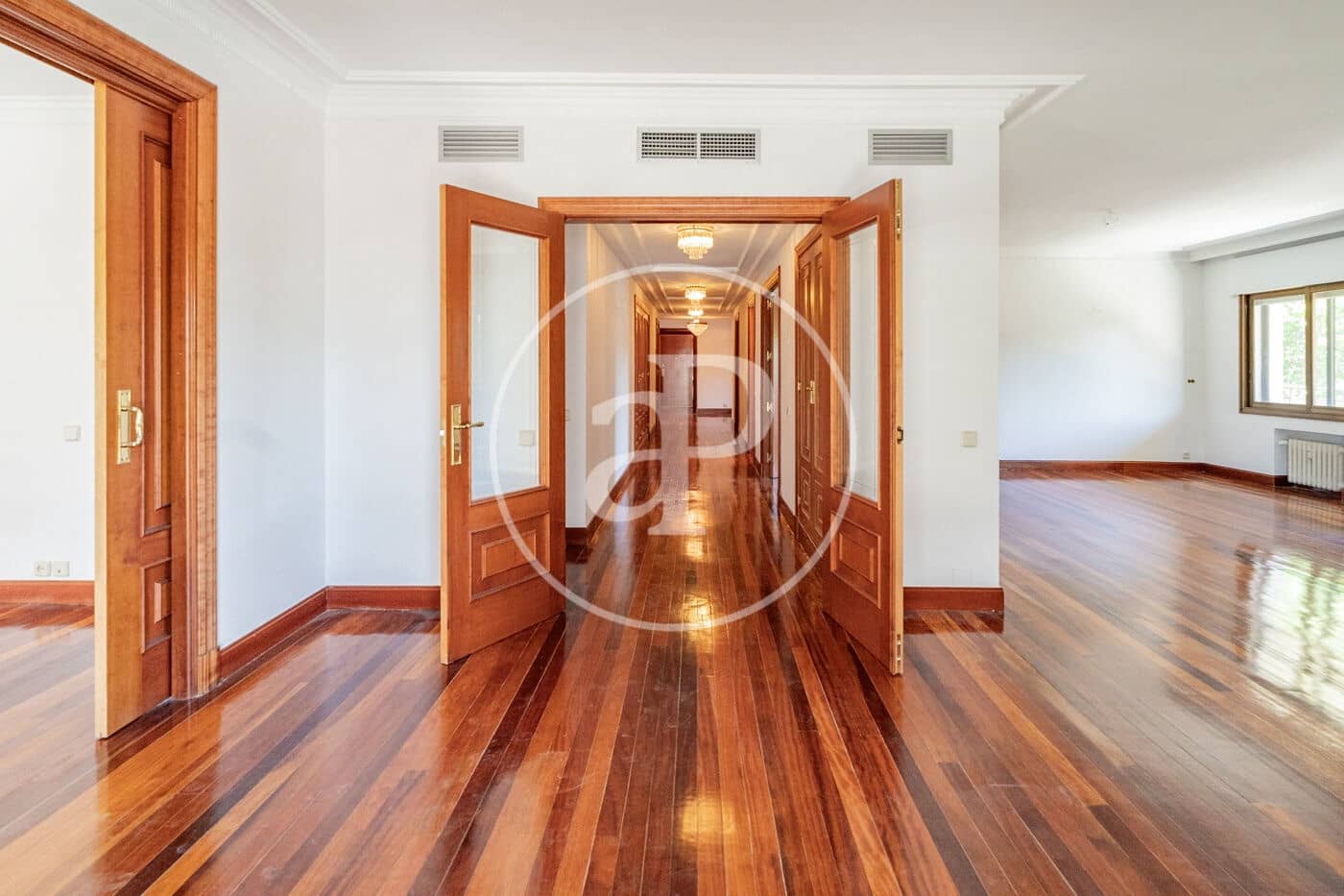 4 quarto Apartamento para arrendar em Madrid cidade com piscina garagem - 6 000 € (Ref: 9899654)