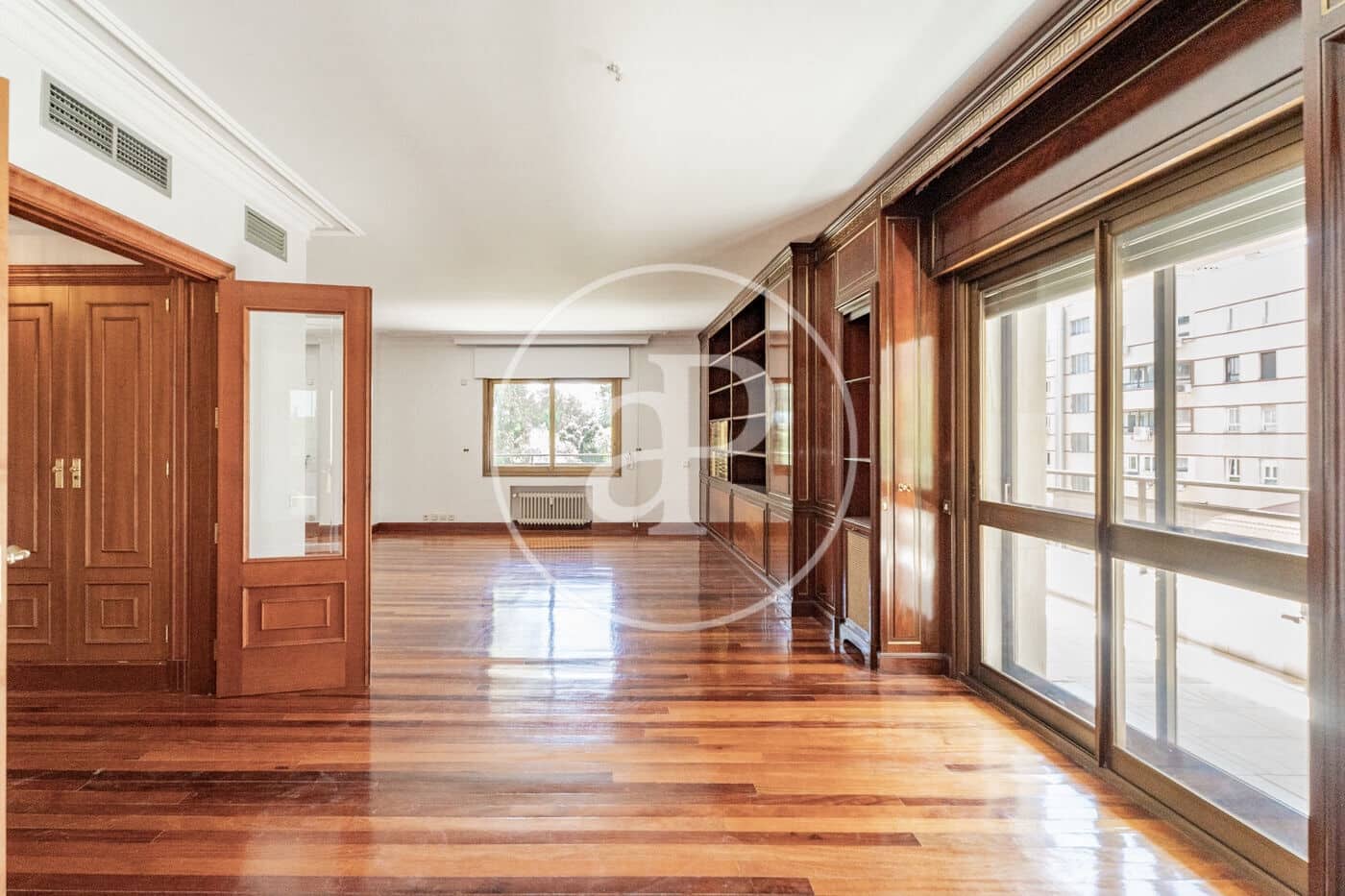 4 quarto Apartamento para arrendar em Madrid cidade com piscina garagem - 6 000 € (Ref: 9899654)