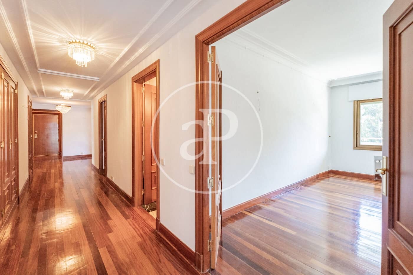 4 quarto Apartamento para arrendar em Madrid cidade com piscina garagem - 6 000 € (Ref: 9899654)