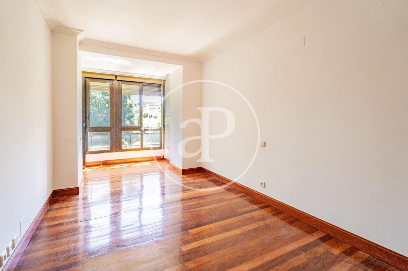 4 quarto Apartamento para arrendar em Madrid cidade com piscina garagem - 6 000 € (Ref: 9899654)