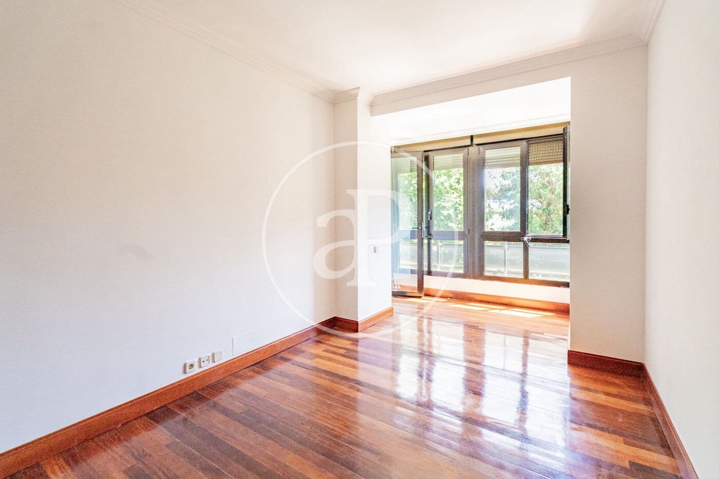 4 quarto Apartamento para arrendar em Madrid cidade com piscina garagem - 6 000 € (Ref: 9899654)