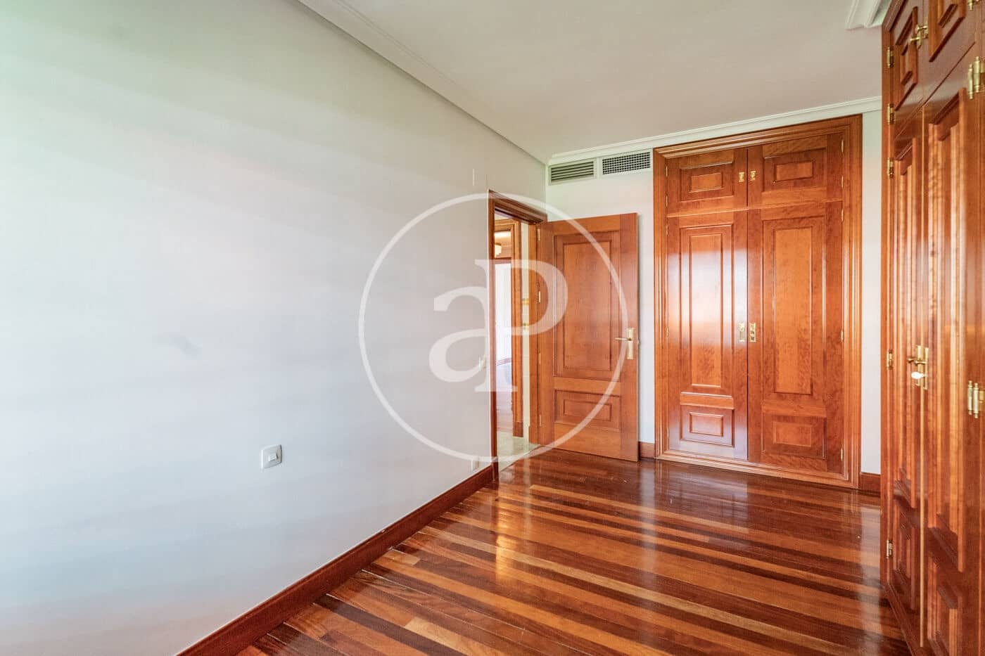 4 quarto Apartamento para arrendar em Madrid cidade com piscina garagem - 6 000 € (Ref: 9899654)