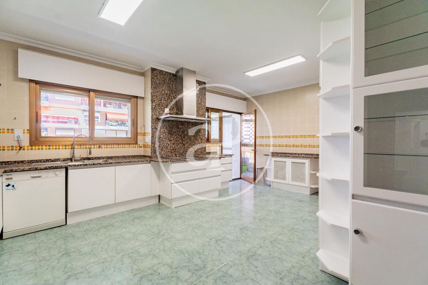 4 quarto Apartamento para arrendar em Madrid cidade com piscina garagem - 6 000 € (Ref: 9899654)