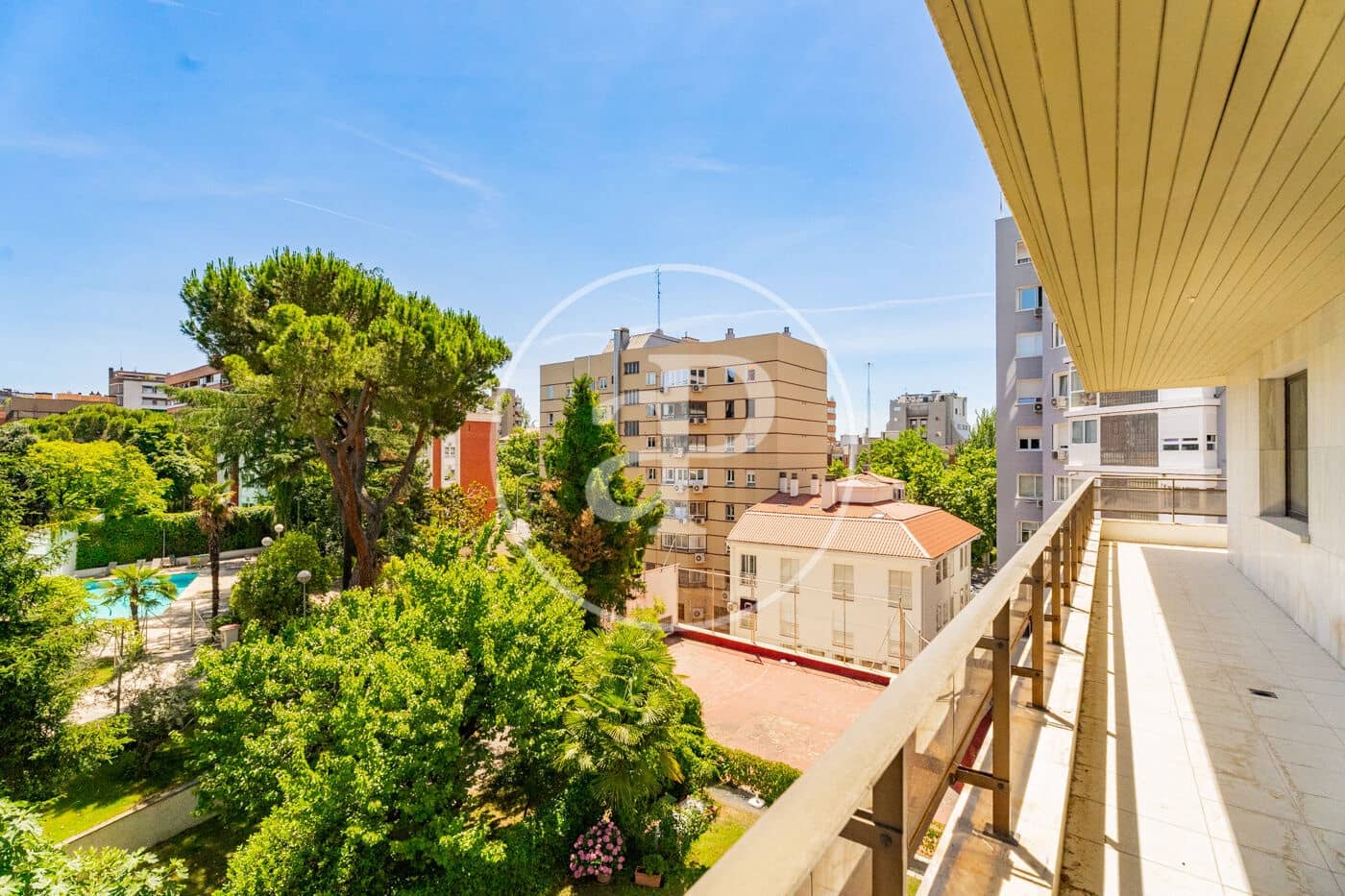 4 quarto Apartamento para arrendar em Madrid cidade com piscina garagem - 6 000 € (Ref: 9899654)