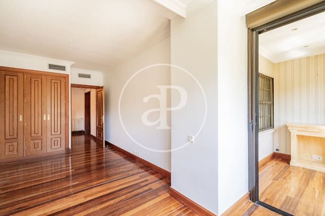 4 quarto Apartamento para arrendar em Nueva España, Madrid cidade - 6 000 € (Ref: 9899654)