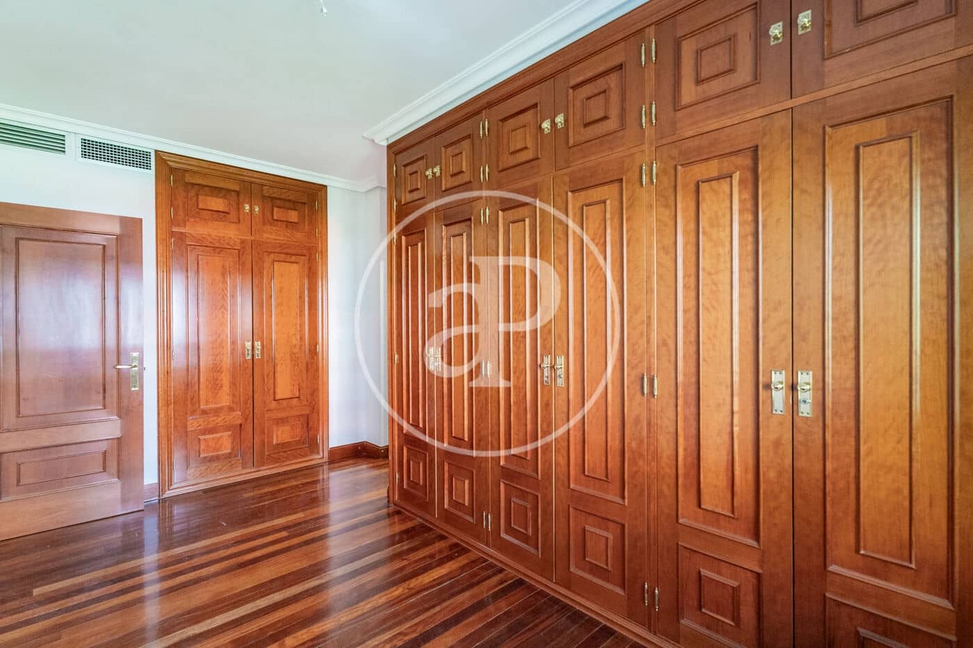 4 quarto Apartamento para arrendar em Madrid cidade com piscina garagem - 6 000 € (Ref: 9899654)