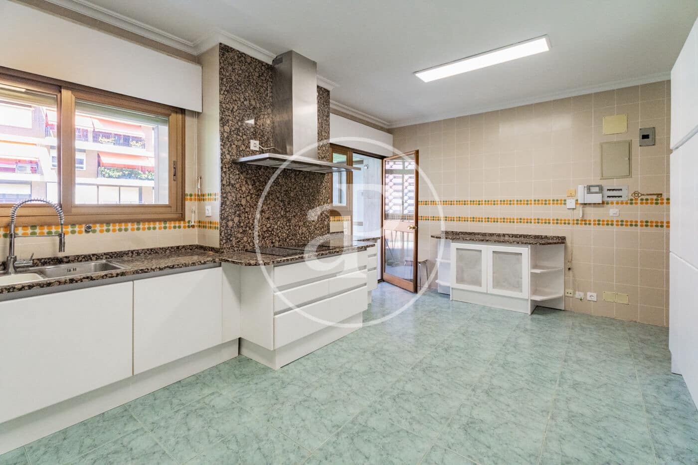 4 quarto Apartamento para arrendar em Madrid cidade com piscina garagem - 6 000 € (Ref: 9899654)
