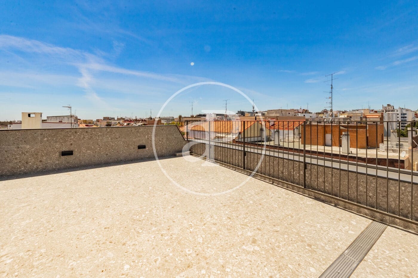 Apartamento de 3 habitaciones en Madrid ciudad en alquiler con piscina garaje - 4.000 € (Ref: 9899655)
