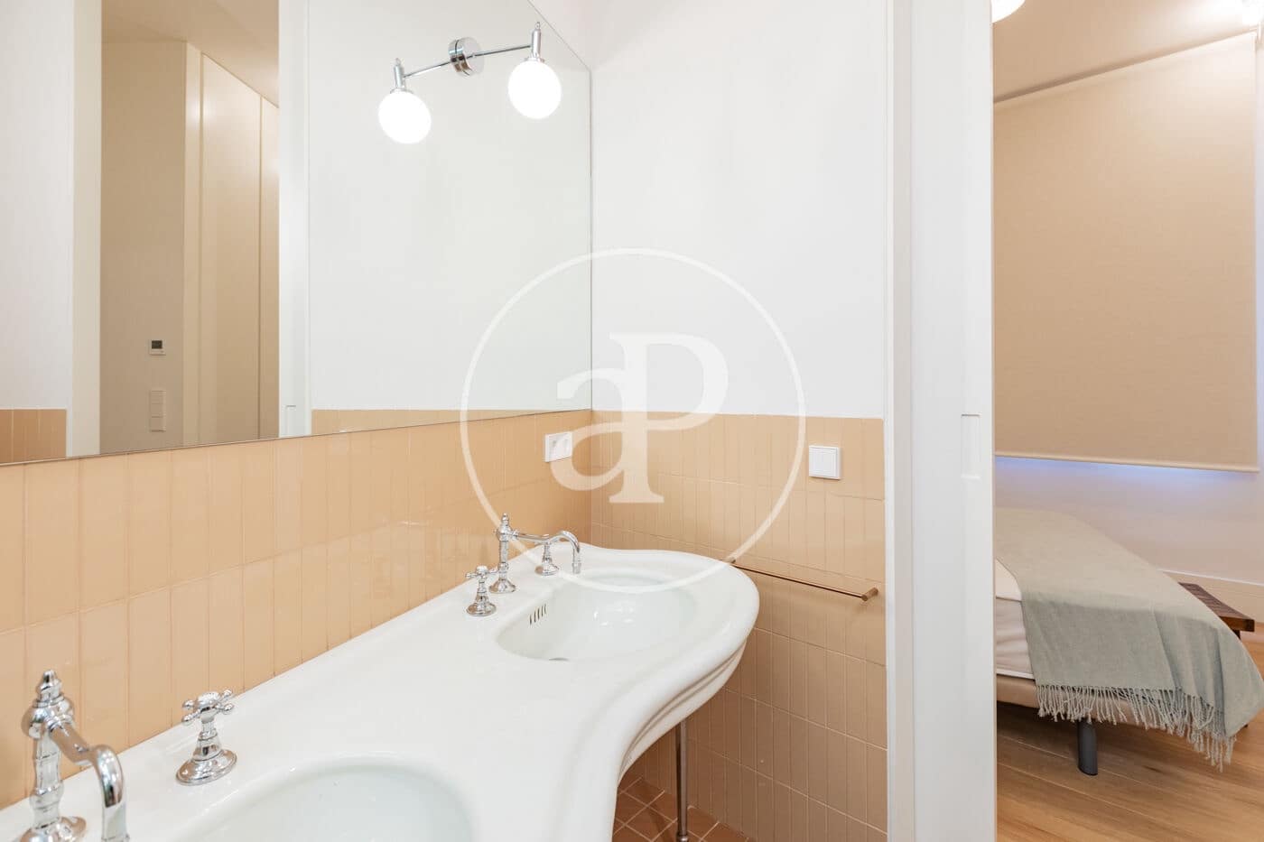 4 quarto Apartamento para arrendar em Madrid cidade - 11 000 € (Ref: 9899656)