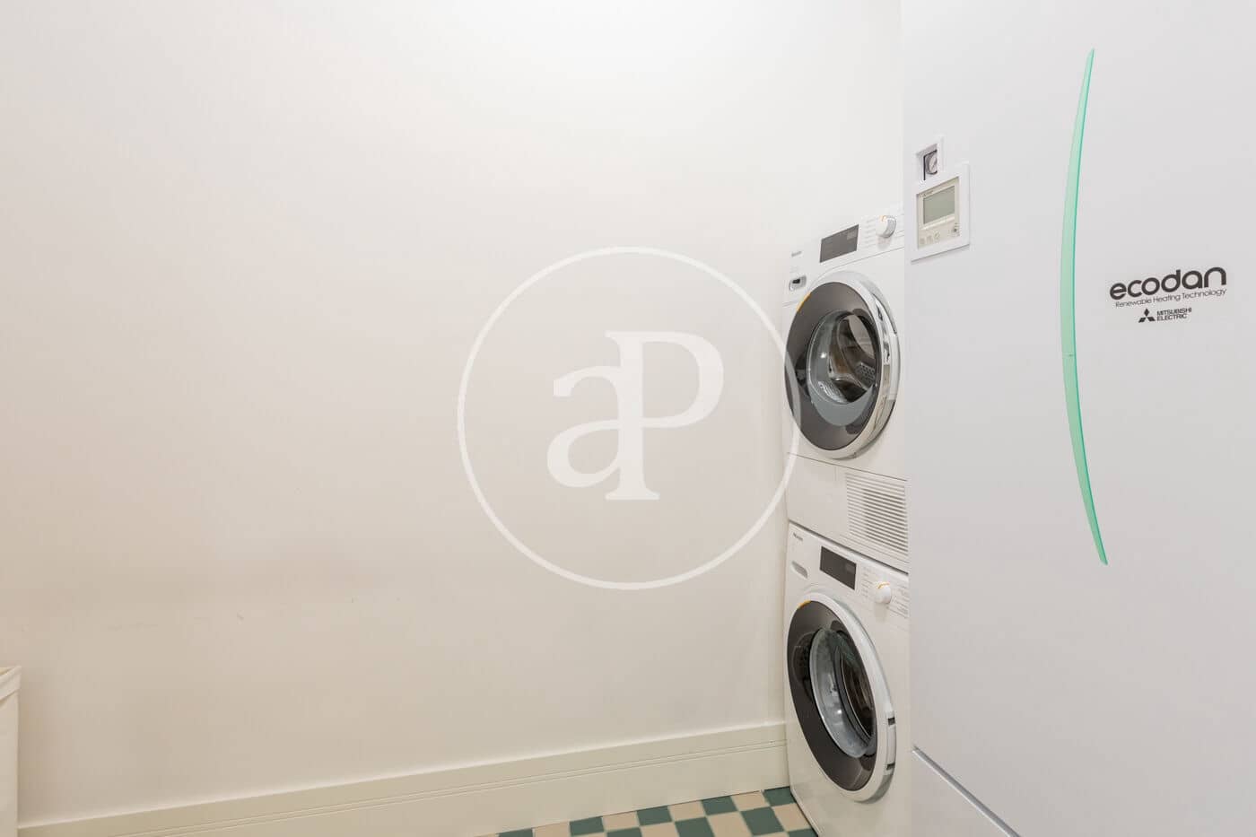 4 quarto Apartamento para arrendar em Madrid cidade - 11 000 € (Ref: 9899656)