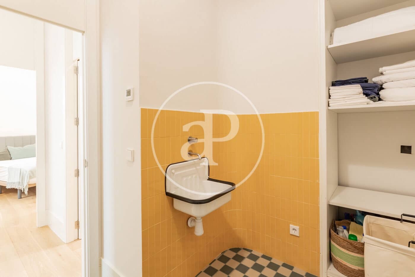 4 quarto Apartamento para arrendar em Madrid cidade - 11 000 € (Ref: 9899656)